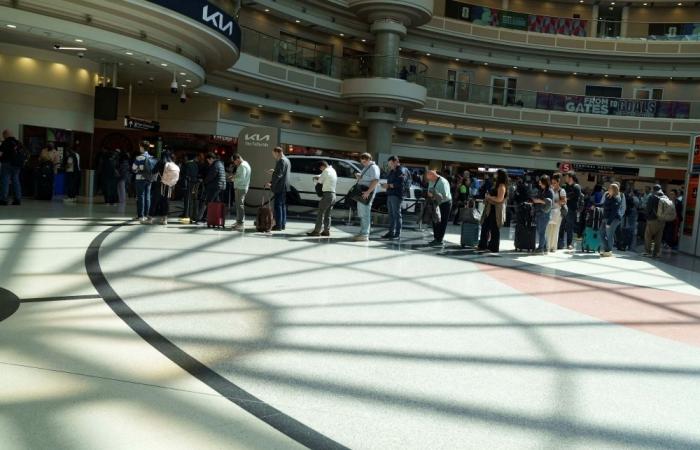 Trump threatens to deploy ICE agents to US airports as TSA staff miss second paycheck