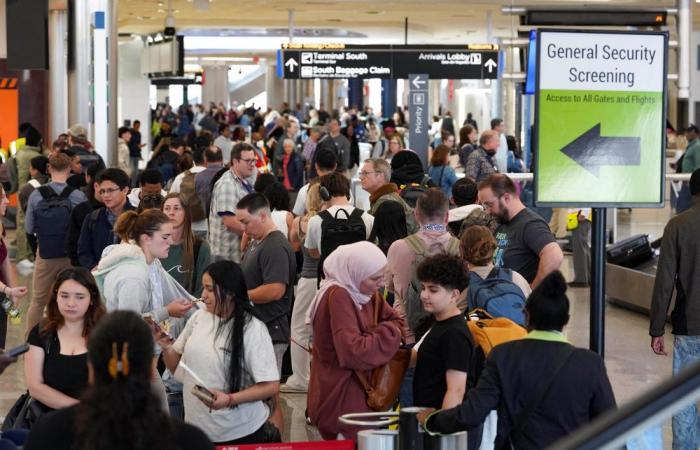 With TSA unpaid and airport lines growing, Musk offers to cover salaries amid Homeland Security funding fight