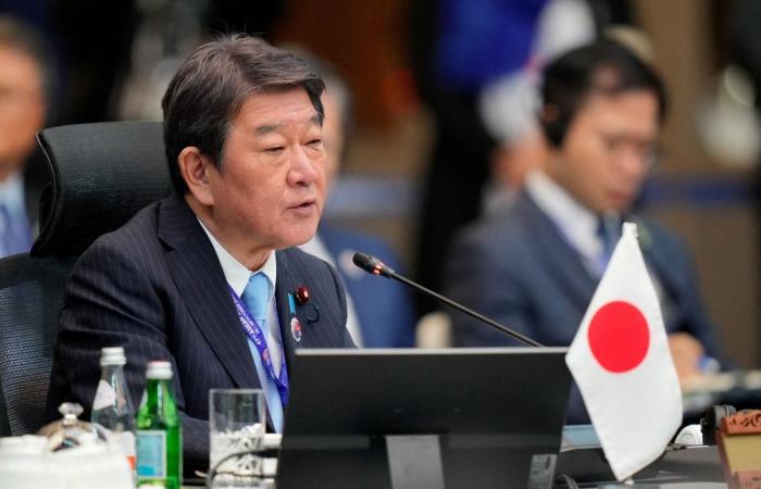 Japan open to Hormuz minesweeping under ceasefire conditions, foreign minister says