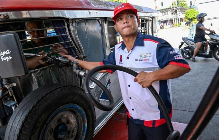Running on fumes: Manila jeepney drivers pushed to the brink by fuel surge