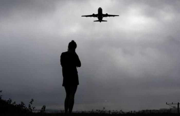 FAA: Flights resume at Washington airports after chemical odour evacuates control facility