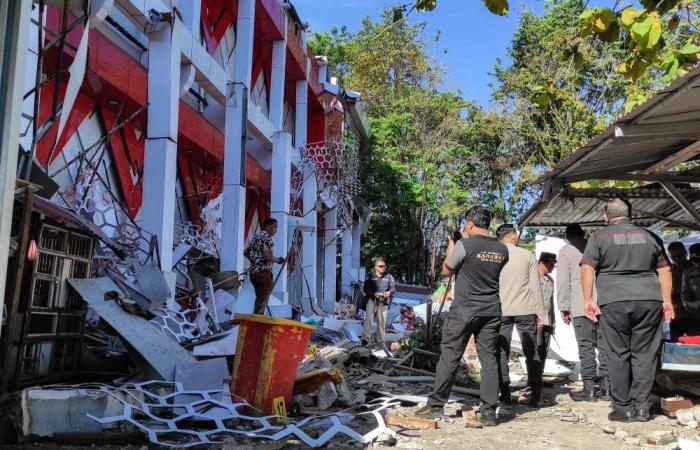 Tsunami alert lifted following 7.4 quake off Indonesia, says warning centre