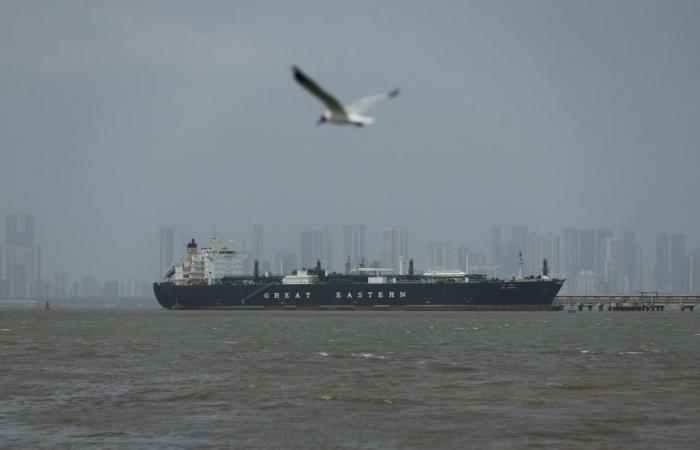 UK to host talks with 35 countries on reopening Strait of Hormuz without US