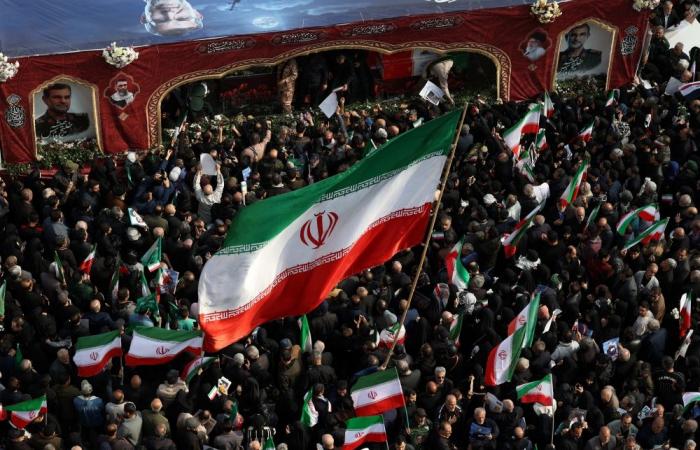 Former Iranian foreign minister urges Tehran to strike US deal to end war