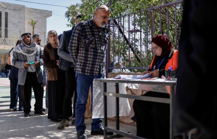 Palestinians vote in first municipal elections since Gaza war, turnout mixed across West Bank, Deir el‑Balah