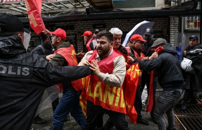 Tear gas and barricades choke Istanbul streets as May Day protests spark clashes