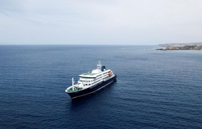 Virus-stricken cruise ship heads to Spain as hantavirus evacuees flown to Europe