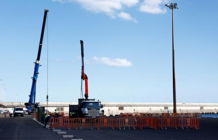 How Spain plans to evacuate passengers from the hantavirus‑hit cruise ship off Tenerife