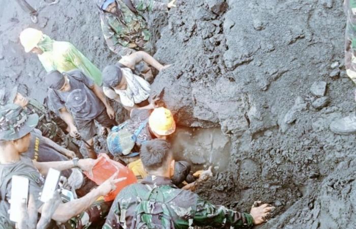 Indonesia rescuers finally reach, retrieve bodies of Singaporeans who perished after volcanic eruption (VIDEO)