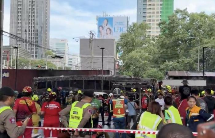 Train hits bus at busy railway crossing in Thailand, at least eight reported dead, 25 injured (VIDEO)