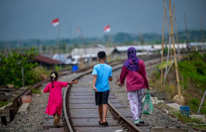 Indonesia shuts 172 illegal railway crossings as accidents top 1,000 in three years