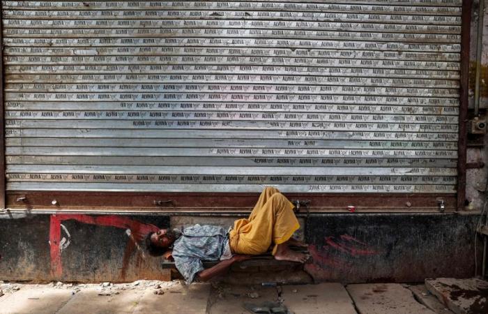 Heatstroke kills 16 in India as temperatures climb
