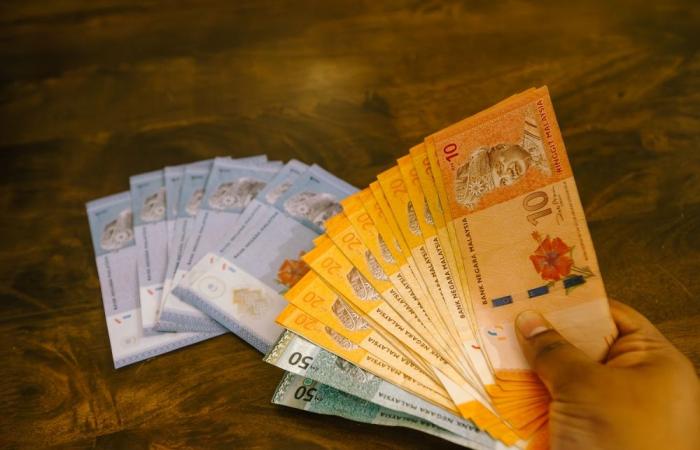 Ringgit weakens as Strait of Hormuz attacks weigh on sentiment