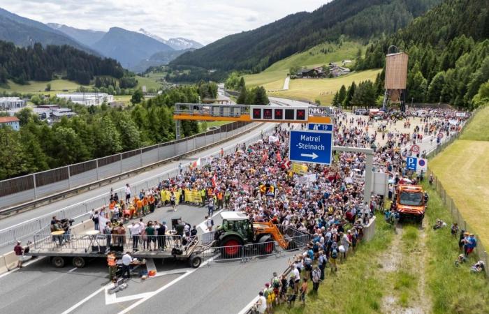 Alps gridlock as Austrians shut Brenner Pass highway connecting Germany and Italy over truck pollution