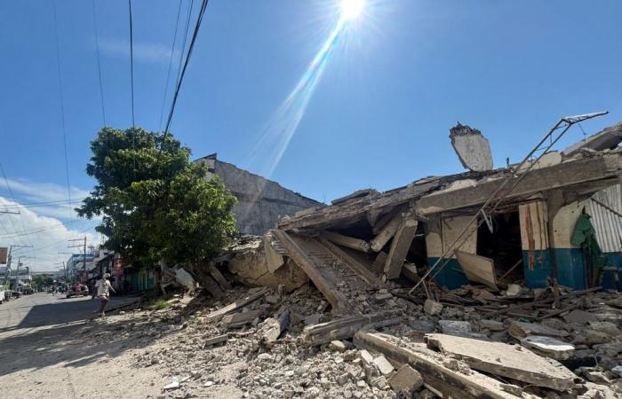 Rescuers battle rain and aftershocks in Mindanao as quake toll lowered to 46, missing rise