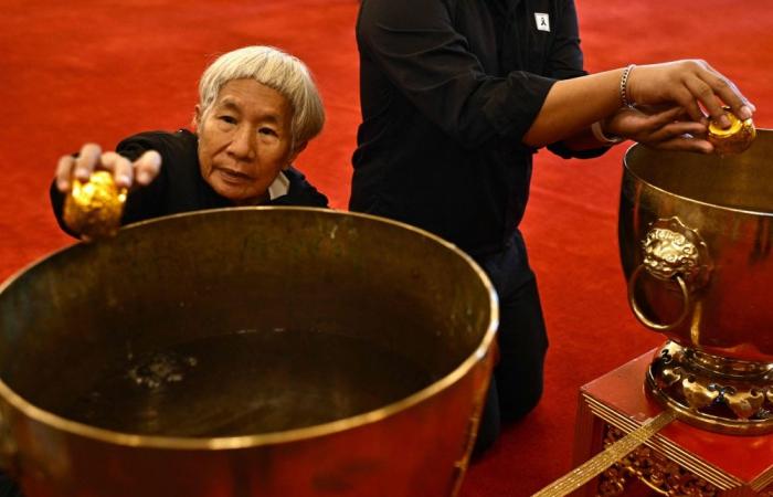 Royal protocol, grief and devotion converge in Bangkok palace as Thais bid farewell to Princess Bha