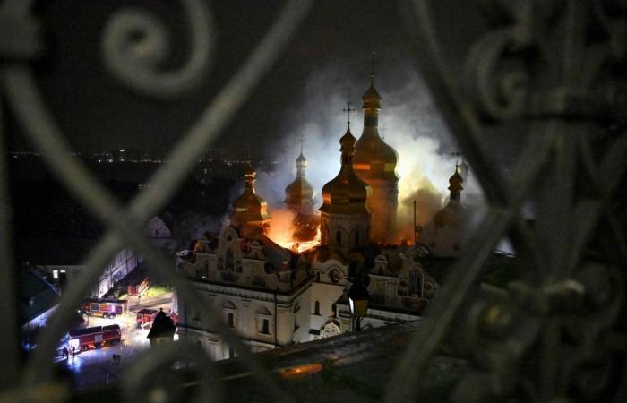 Deadly strikes on Ukraine leave Kyiv cathedral in flames