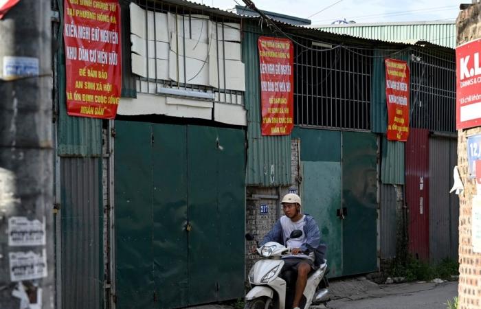 Silent prayers, cautious banners as Hanoi residents resist Red River mega-project
