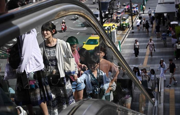 Bangkok’s heat index climbs to dangerous 51.9°C, govt opens cooling shelters