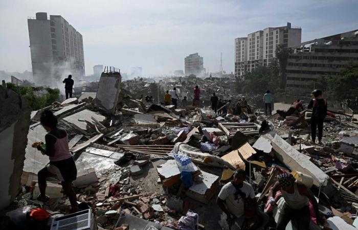 Venezuelan mother claws through quake rubble in desperate search for trapped son