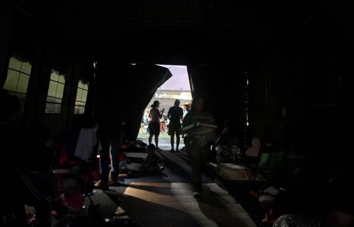 Venezuela earthquakes kill 920, tens of thousands missing