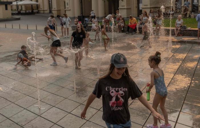 Hellish climate: Over 95 million people in Europe could see temperatures over 35°C today