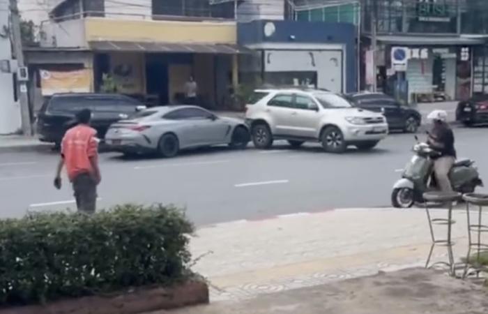 Heartbroken Mercedes driver allegedly rams eight vehicles in Bangkok after partner dumps him, leaving two injured