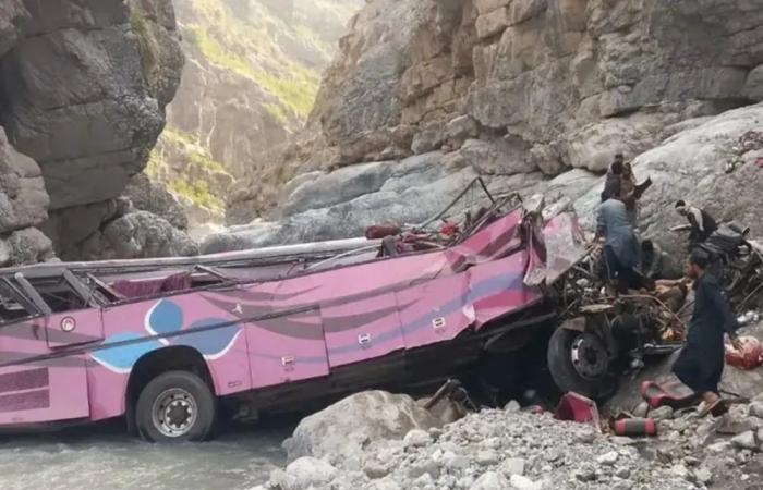 Packed bus plunges into ravine in Pakistan, 40 killed, survivors rushed to hospitals