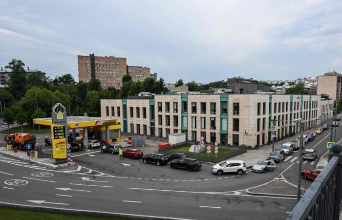 Russians urged to work from home amid fuel crisis