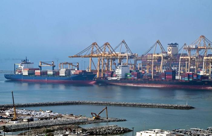 US launches fourth day of strikes on Iran, warns Tehran of wider assault if talks fail