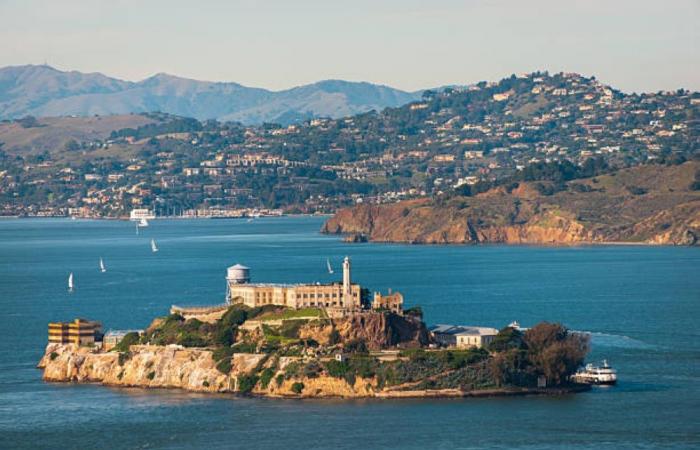 One dead, three missing after boat carrying 20 sinks near San Francisco’s Alcatraz Island
