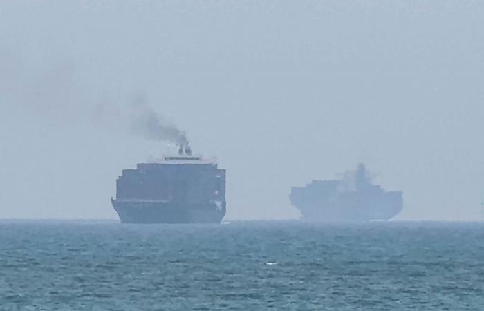 US launches fresh strikes on Iran as fighting over Strait of Hormuz escalates