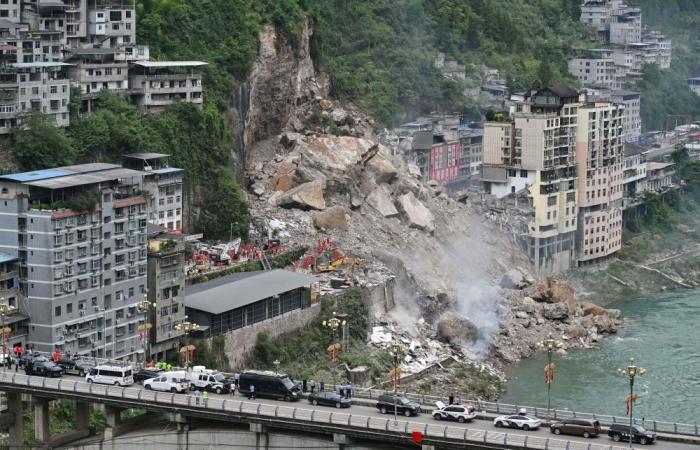 Mountain roars down in deadly Chongqing landslide, eight killed, scores trapped