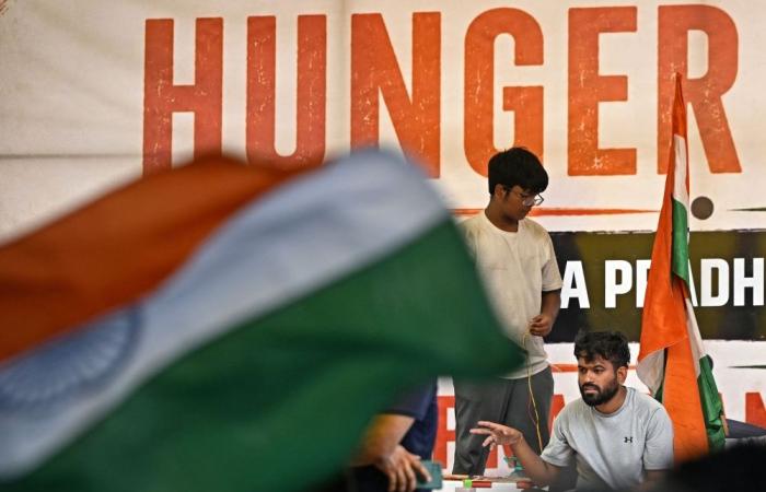Indian activist ends 26‑day hunger strike, but youth‑led exam‑leak protests escalate across India