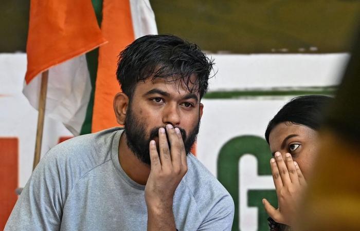 Indian activist ends 26‑day hunger strike, but youth‑led exam‑leak protests escalate across India