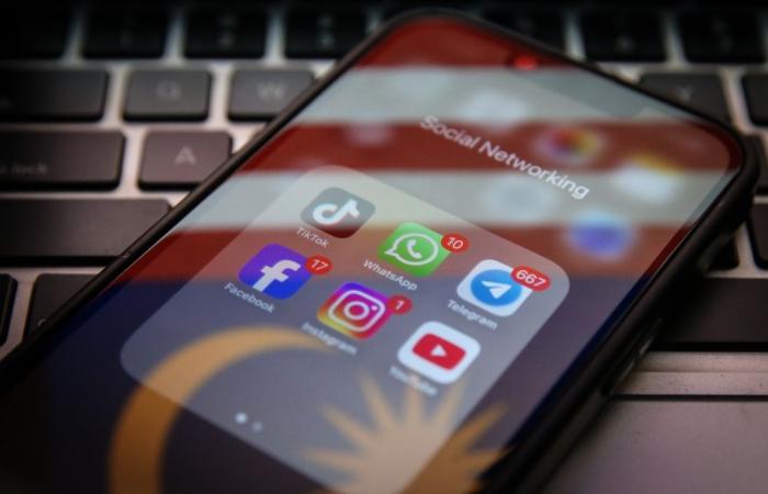 Philippines considers Australia‑style social media ban for minors after deadly school shooting