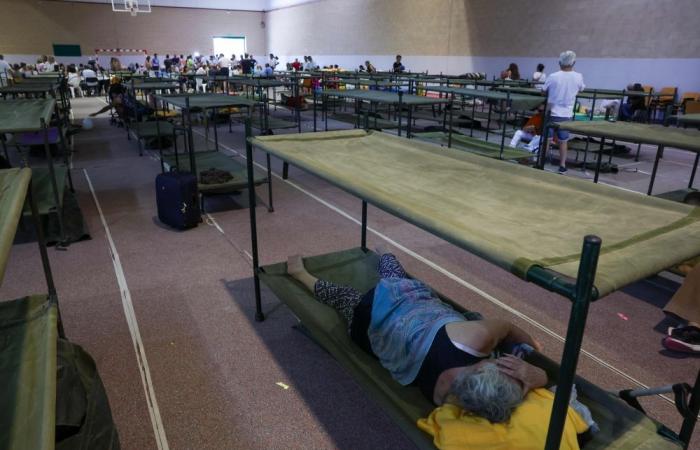 Thousands pack shelters as wildfires trigger 300,000‑strong evacuation in France and Spain