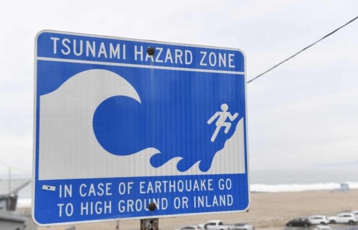Japan lifts tsunami alert after 7.1 quake, meteorological agency says