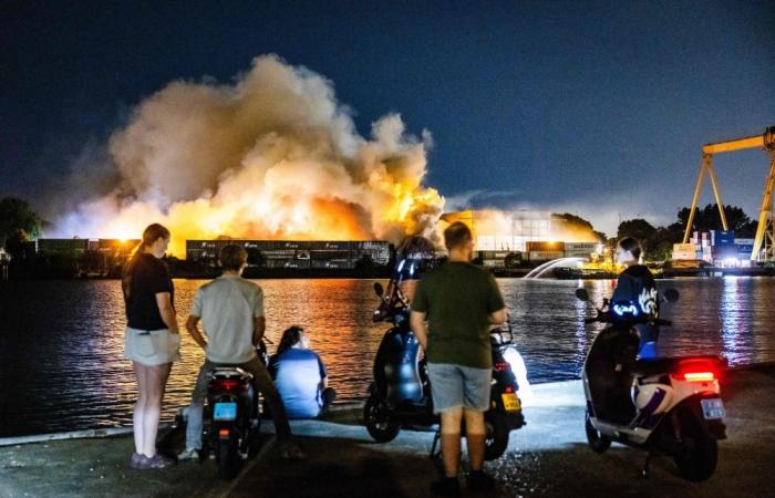Fire crews tame Rotterdam waste plant blaze