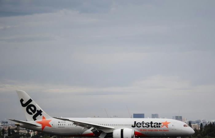 Jetstar plane forced to brake hard to avoid Qatar jet at Sydney airport, one crew member injured