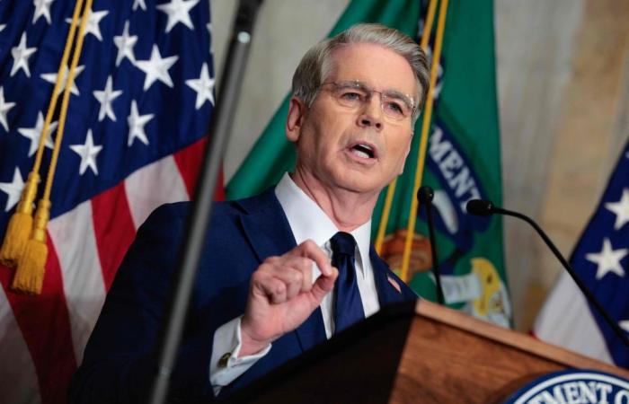 US vows ‘economic asphyxiation’ of Iran, warns countries against defying sanctions