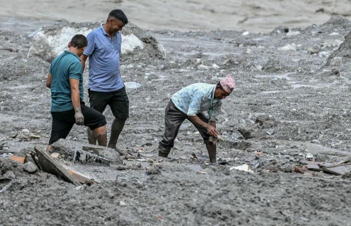 Nepal begins burials as flood death toll rises to 752