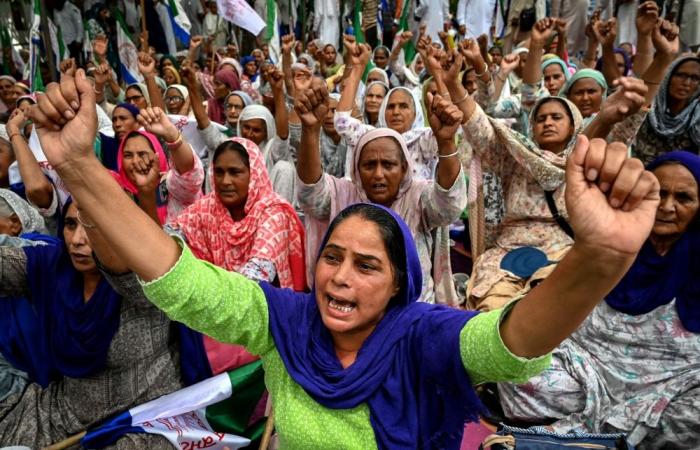 India’s top court drops criminal cases against protesters