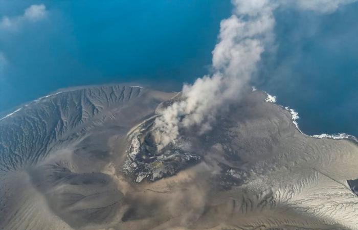 Indonesia airports reopen after Anak Krakatau ash, but Ili Lewotolok plume extends travel disruption