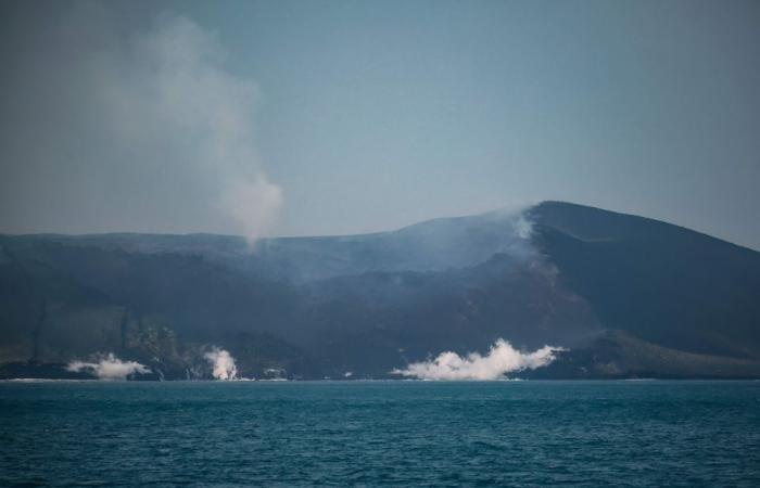 Indonesia raises Anak Krakatau alert to Level III after 13 eruptions recorded in a day
