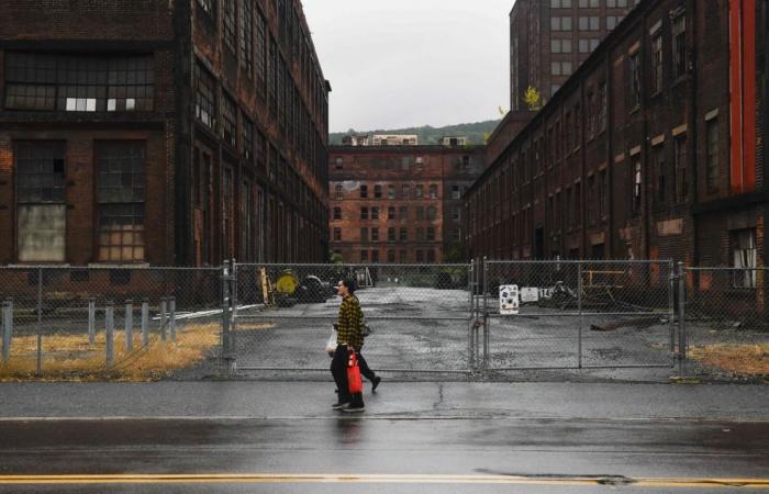 Former US steel town struggles as workers feel left behind