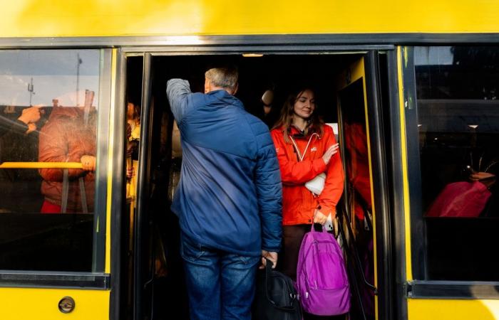 Kyiv residents juggle school runs, power cuts and Russian drone attacks