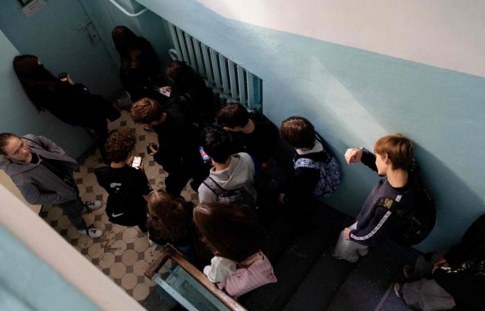 Kyiv residents juggle school runs, power cuts and Russian drone attacks