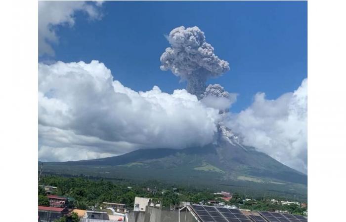 Philippines orders evacuations as Mount Mayon erupts, sending ash 3,000 metres skyward