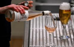 Bars cheer, but experts caution as Thailand lift afternoon alcohol ban to boost tourism 